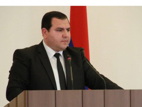 Qondarma “Artsaxın keçmiş dövlət naziri” vəkilliyə başladı