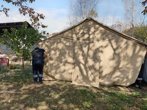 Qəbələdə 6 nəfərlik ailənin evi yararsız hala düşdü - Çadır quruldu