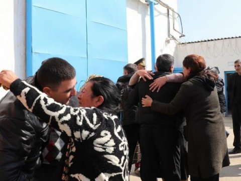 Azərbaycanda YENİLİK: Məhkumlar məzuniyyətə buraxıldı