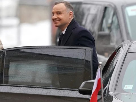 Polşa Prezidentinin maşınından izləmə cihazı çıxdı