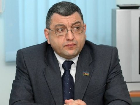 Deputat parlamentdə dönərdən zəhərlənən uşaqlardan söz açdı