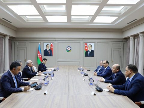 Əli Əsədov rəhbər şəxslərlə görüşdü