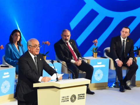 Əli Əsədov Tbilisidə Paşinyana cavab verdi