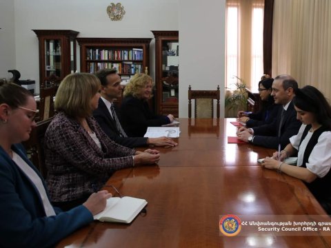 Qriqoryan ABŞ rəsmisi ilə regionu müzakirə etdi 