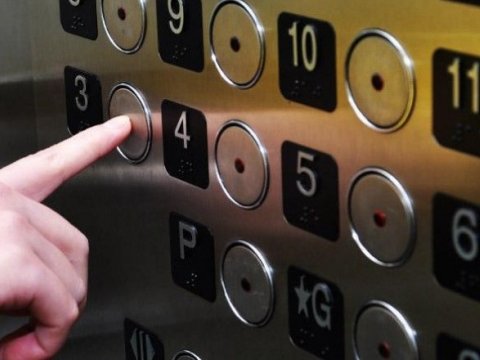 Bakıda 7 nəfər liftdə qaldı - Köməyə FHN gəldi