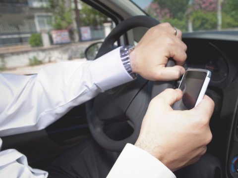 Qəzaların çoxunun səbəbi sürücülərin telefondan istifadəsidir - DYP