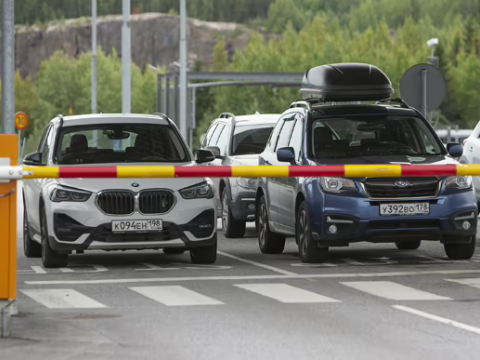 Latviyada müsadirə olunan Rusiya maşınları Ukraynaya veriləcək - QANUN
