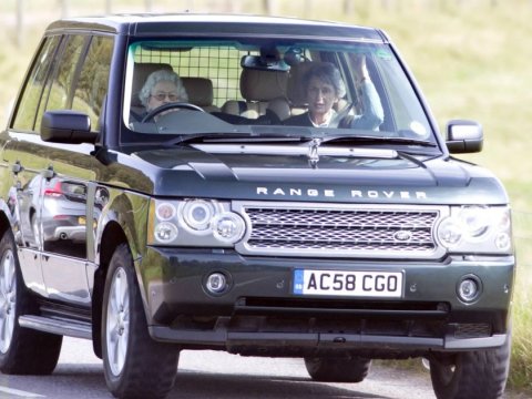 Kraliçanın avtomobili hərraca çıxarılır