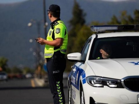 Narkotikin təsiri altında maşın sürdü, polisə yaxalandı