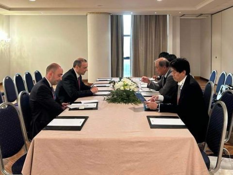 Qriqoryan Makron və Blinkenin köməkçiləri ilə görüşdü 