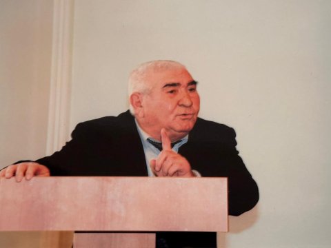 72 yaşlı professor vəfat etdi 