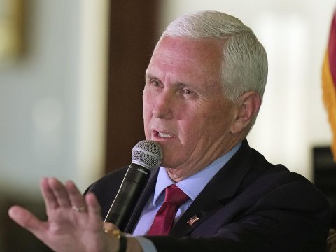 Mayk Pens prezidentlik yarışından çəkildi