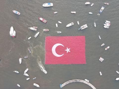 1923 kvadratmetrlik bayraq... - FOTOLAR