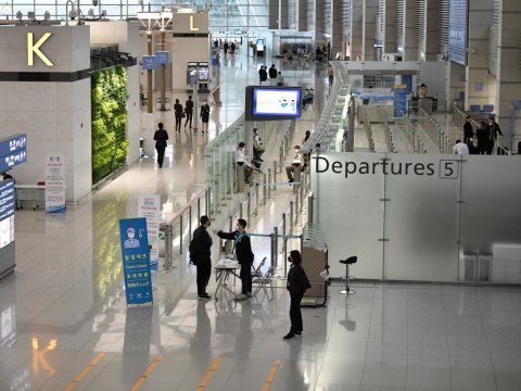 Səfərbərlikdən yayınan 3 rusiyalı 1 ildən çoxdur ki, aeroportda yaşayır