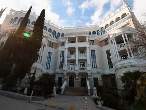 Zelenskinin Krımdakı mənzili 44 milyona satıldı