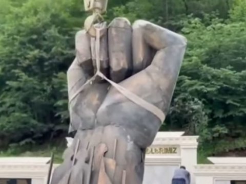 “Dəmir yumruq” abidəsi Xankəndiyə aparıldı - VİDEO