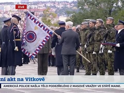 Çexiya prezidenti zabitin papağını yerə saldı - VİDEO