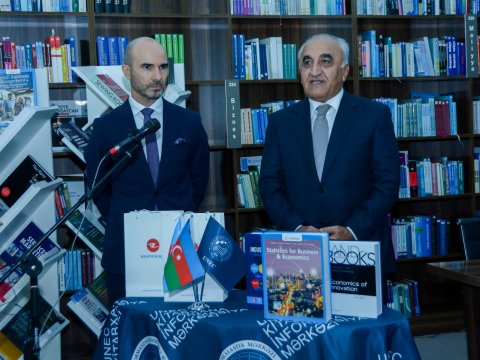 “Azərlotereya” UNEC-ə kitablar hədiyyə etdi - FOTOLAR