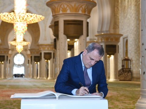 Ceyhun Bayramov Şeyx Zayed məscidini ziyarət etdi - FOTO