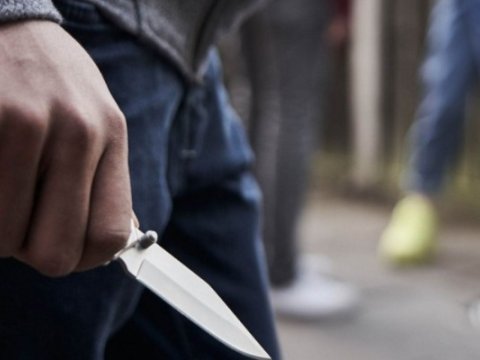 Bakıda hotelin qarşısında BIÇAQLANMA