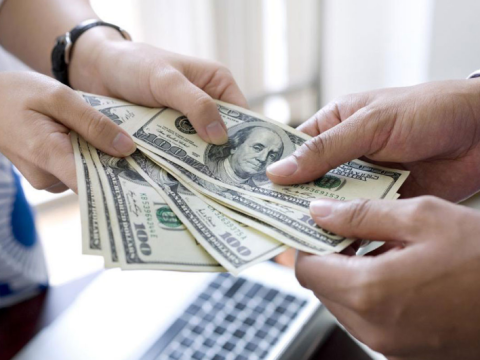 Banklarda dolların alışı satışını üstələyir - Taleh Kazımov