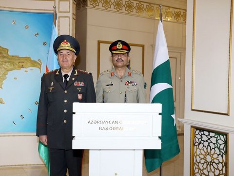 Kərim Vəliyev pakistanlı komandanla hərbi təlimlərdən DANIŞDI