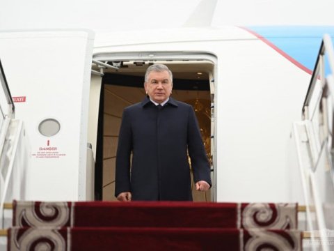 Mirziyoyev Makronu yola salıb Astanaya getdi
