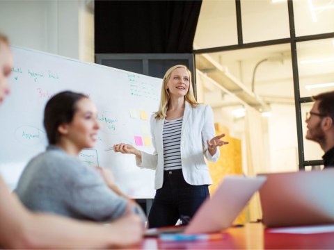 MBA proqramında təhsil alan qadınlar neçə faizdir?