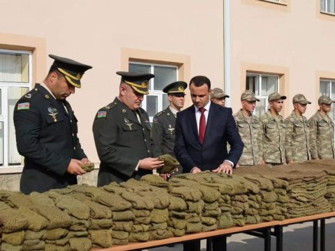 Naxçıvanda hərbçilərə isti geyimlər verildi - FOTOLAR