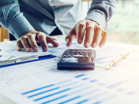 Uçot dərəcəsi azaldılır - Bəs niyə bank faizləri aşağı düşmür...