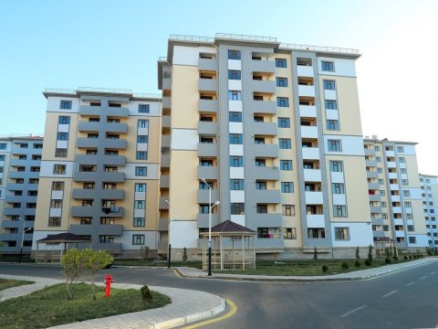 Keçmiş məcburi köçkünlər üçün tikilmiş binalar ucuz qiymətə satılır