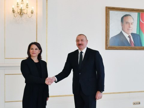 Prezident alman nazirlə sülhdən danışdı