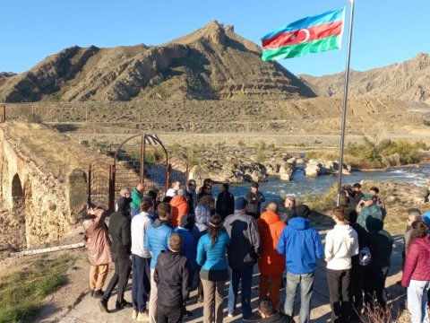 Xarici səyyahlar Xudafərin körpüsündə - FOTOLAR