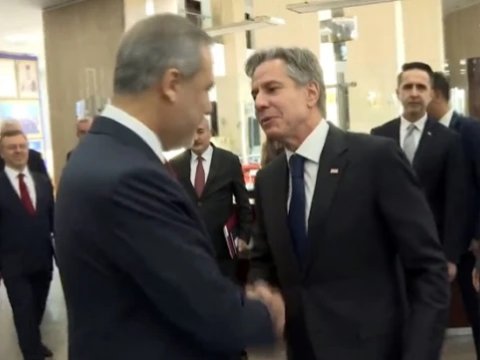 Fidan Blinkenin onu qucaqlamasına icazə vermədi - VİDEO