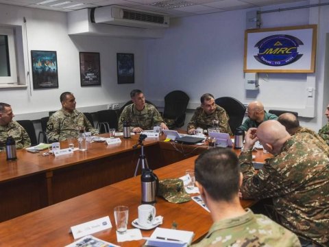 Asryan avropalı generalla regionu müzakirə etdi 