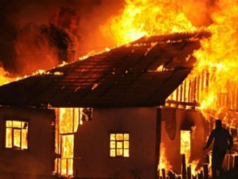 Şəkidə ev yandı - Ölən var