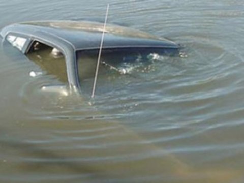 Türkiyə vətəndaşı Beyləqanda maşınını kanala aşırdı - 4 nəfər xəsarət aldı