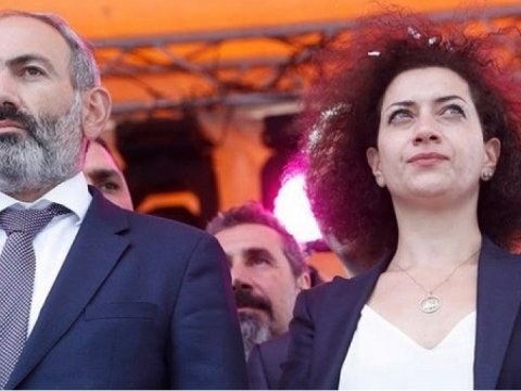 Nikol Paşinyan Anna Akopyanla Parisə getdi