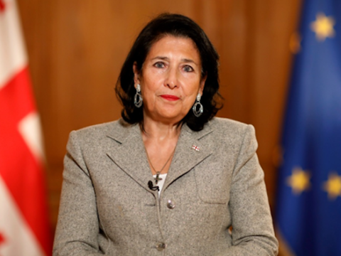 Zurabişvili icazəsiz Fransaya getdi