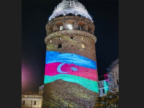 Qalata qülləsində bayrağımız və Xarıbülbül - FOTO