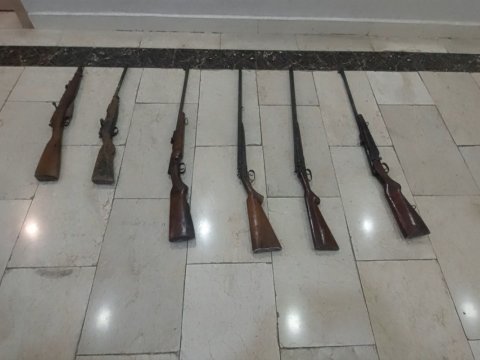 Sakinlər ov silahlarını polisə könüllü təhvil verdilər