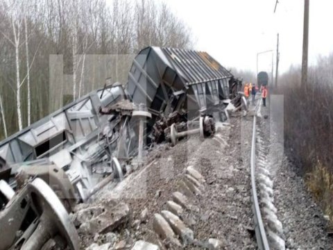19 yük vaqonu relsdən çıxdı