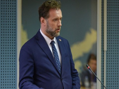 Qəza törətdiyinə görə nazir işdən çıxarıldı 