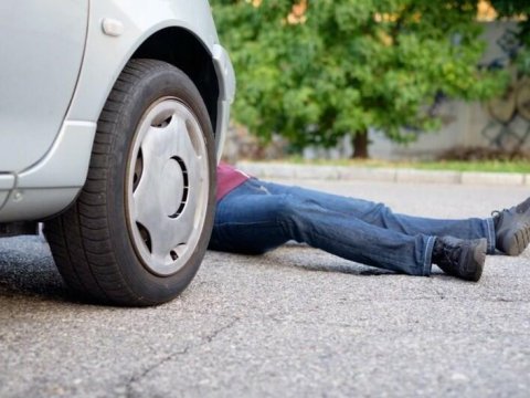 Bakıda 48 yaşlı kişini maşın vurdu