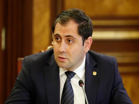 Ermənistan müdafiə naziri BƏƏ-yə səfər edib