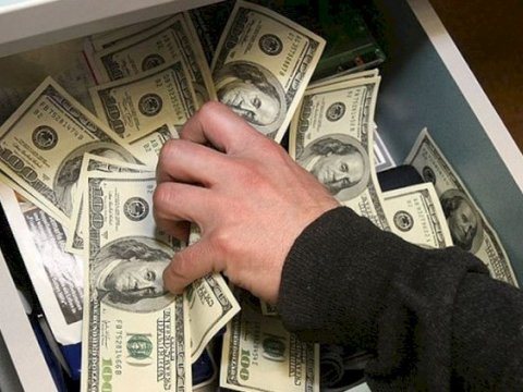 Polis minlərlə insanı aldadan \