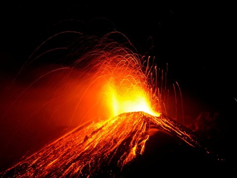 Etna vulkanı püskürdü