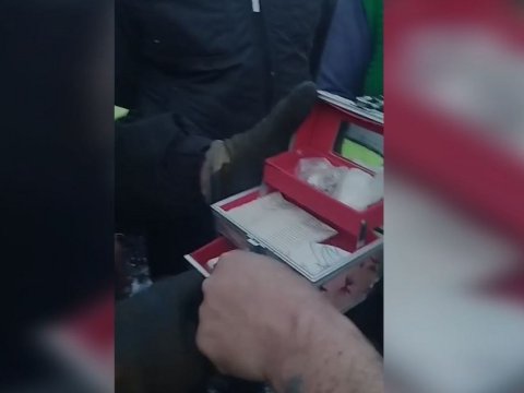 Nazirlik əməkdaşları bir qutu qızıl tapdı - Sahibinə qaytardı