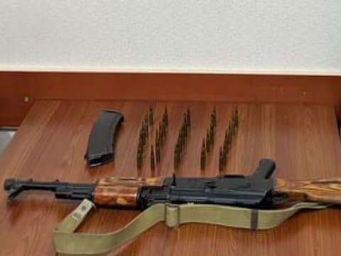 Yevlax sakinlərindən avtomat və narkotik götürüldü