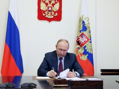 Putin prezident seçkiləri barədə qanuna dəyişikliyi TƏSDİQLƏDİ